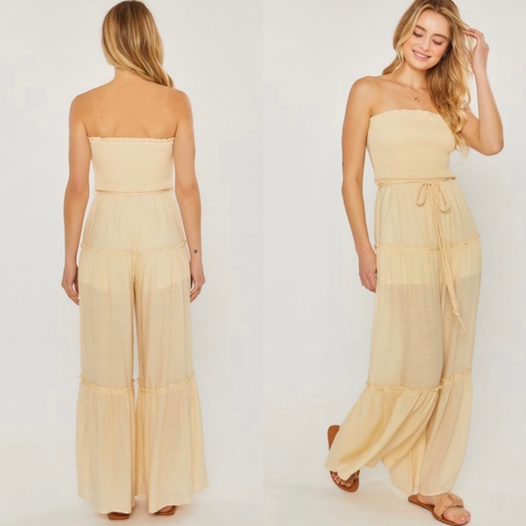 🆕Strapless wide leg smocked jumpsuit - Picture 4 of 8